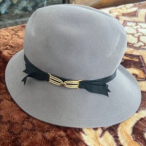 Vintage Sakowitz wool Gray Women's Hat with Black Ribbon